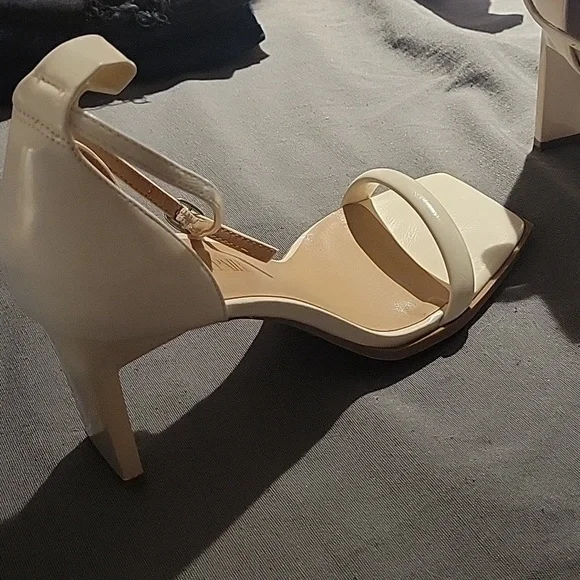Heels - Picture 3 of 3